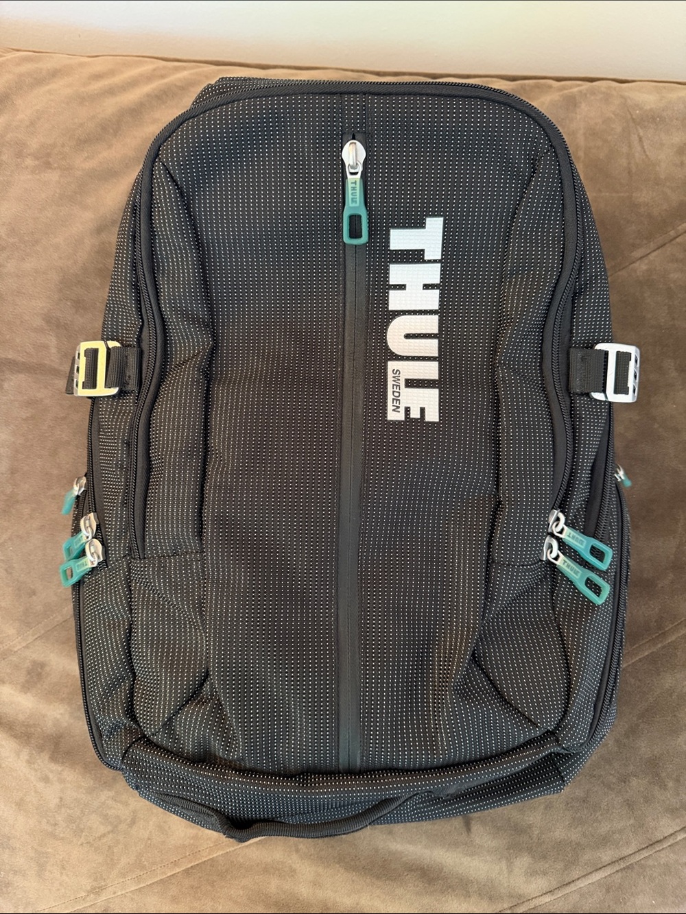 Thule Black / Teal Crossover Backpack model 25L Commuting Travel School Work
